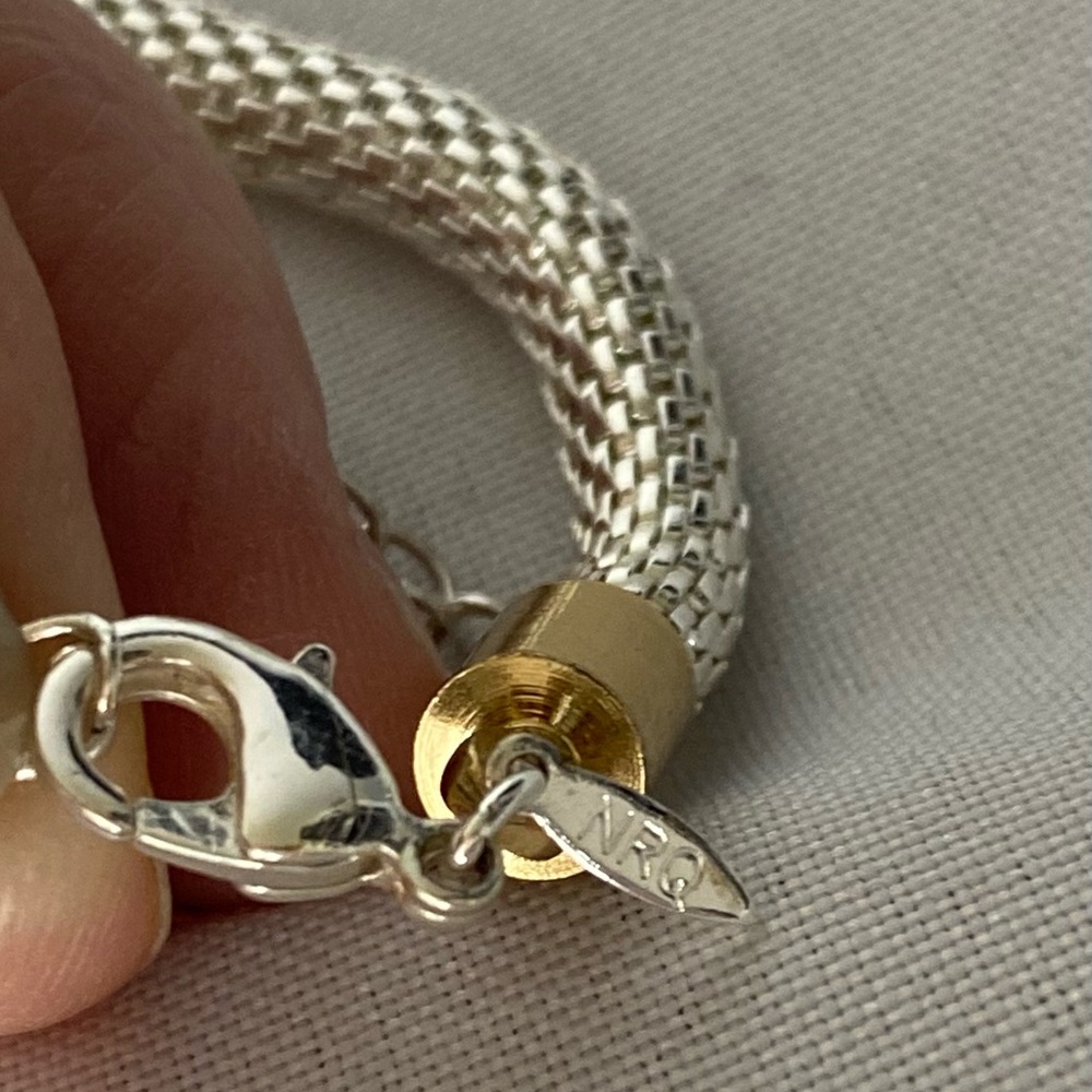 🎀 5 for $25 🎀 
NRQ necklace silver tone and gold tone beautiful necklace - Picture 2 of 2